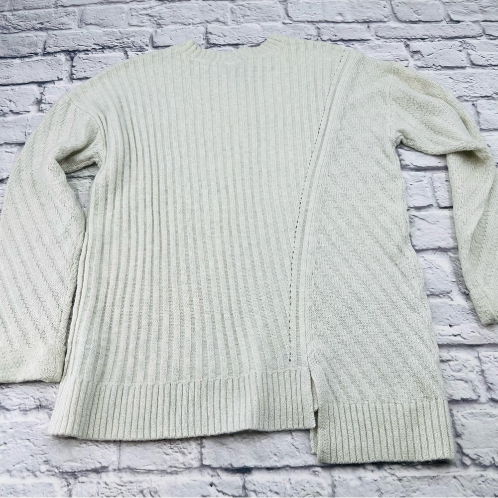 Simply Vera Vera Wang Light Cream Sweater Size Medium Ribbed Asymetrical Hem - Picture 9 of 9